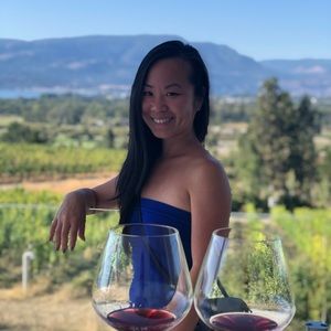 Hello all! My name is Lisa and I am here to sell some of my nicest items!